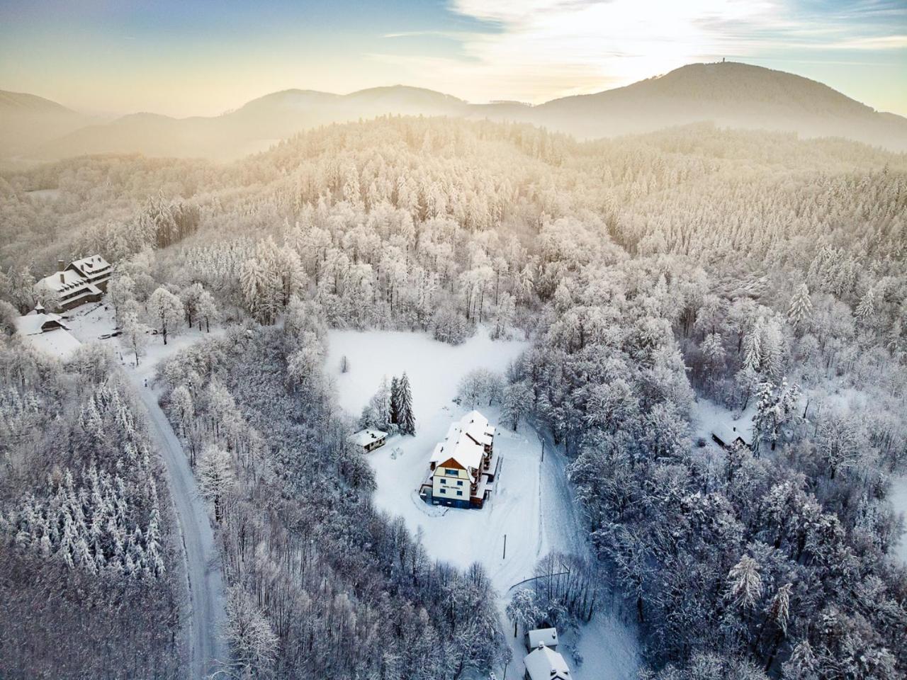 Hotel Edvard Frenštát pod Radhoštěm Bagian luar foto