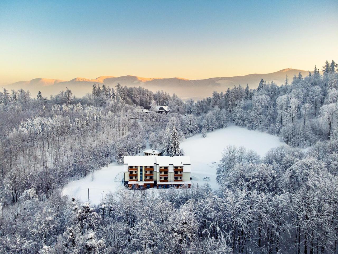 Hotel Edvard Frenštát pod Radhoštěm Bagian luar foto